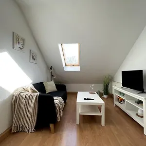 https://uber-den-dachern-leipzigs-susses-kleines-apartment-mit.bestleipzighotels.com